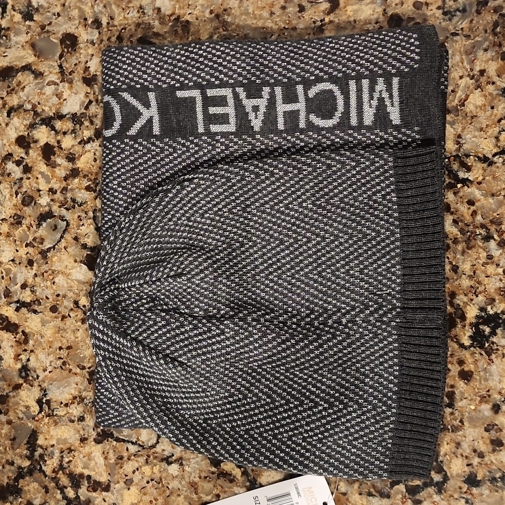 MICHAEL Michael KORS Hat and Scarf Set